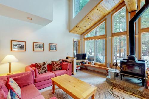 Truckee House | Happy Family Cozy Cabin
