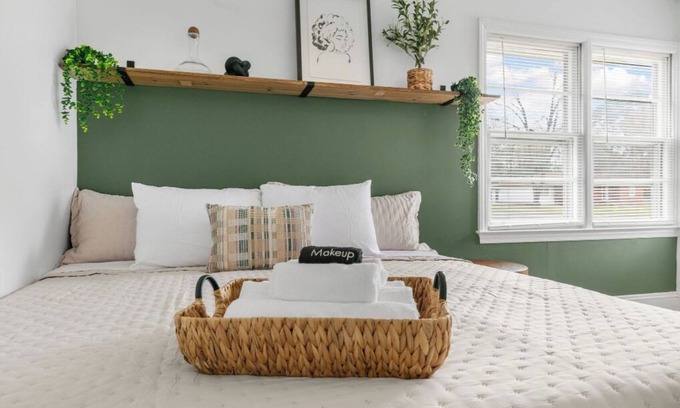 Fayetteville House | Happy Home! Freshly Renovated! Fun Games!