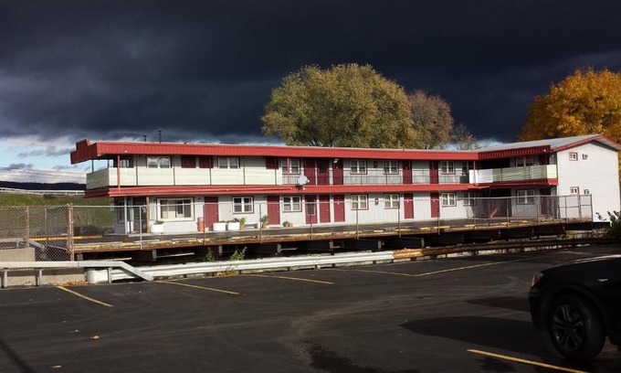 Utica Hotel | Happy Journey Motel