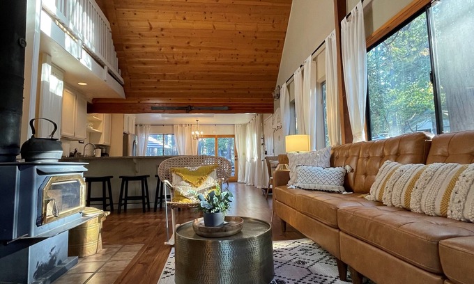 Arnold House | Happy Lake Chalet Near Big Trees & Skiing, Dogs OK! Fast WI-FI