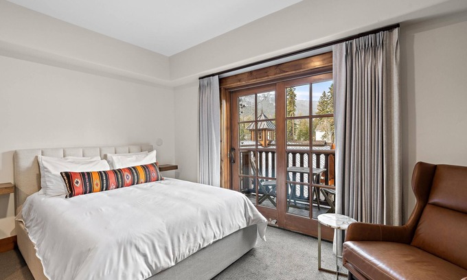 Tamarack Apartment | Happy Loon Lodge Queen Studio Condo - Tranquil Studio with Balcony