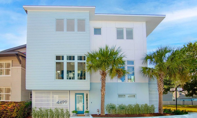 North Charleston House | Happy Stays/Mins to Park Circle, Dtwn, CHS Beach