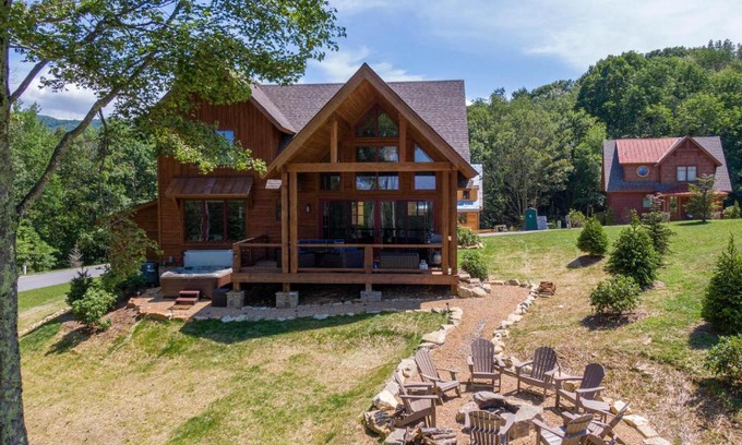 Elk Park House | Happy Trails at Eagles Nest