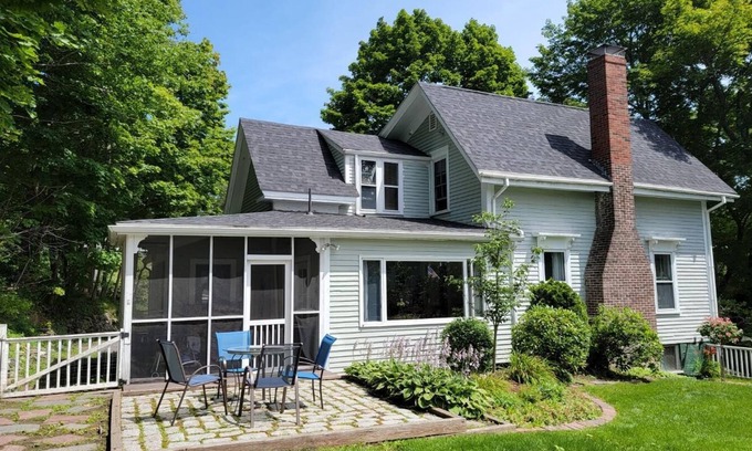 Boothbay Harbor House | HARBOR HIDEAWAY | WALK TO TOWN | BOOTHBAY HARBOR | HIDDEN GEM
