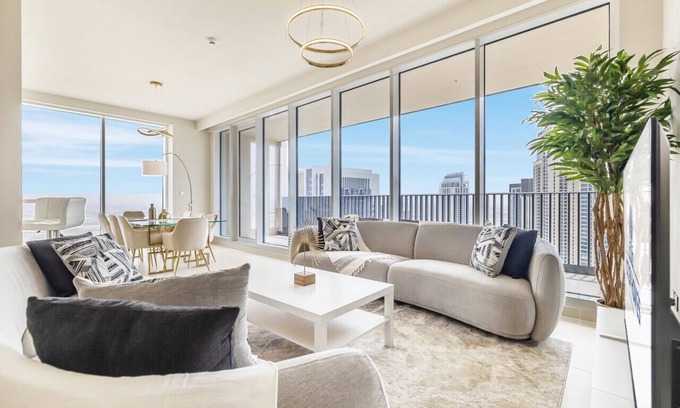 Dubai Apartment | Harbour Gate T1, 3301 | 3BD+M