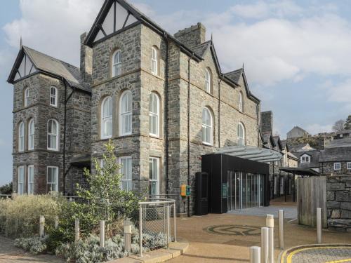 Harlech House | Harlech Apartments - Efnisien