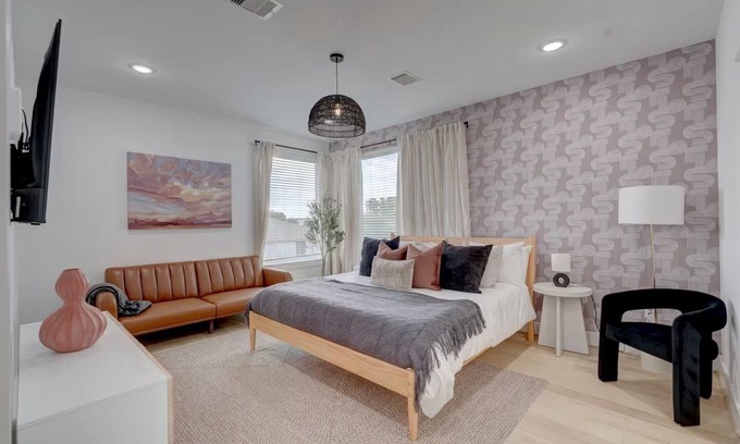 South Central Houston House | Harrisburg House Rooftop Patio Downtown HTX