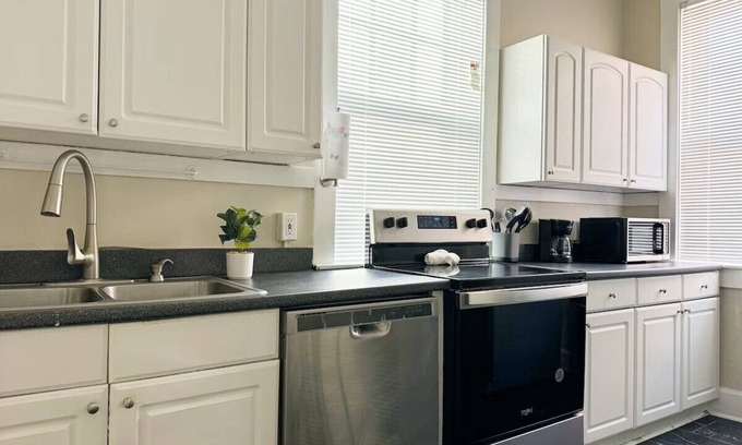 Evansville Apartment | Harrison B "TH-B"