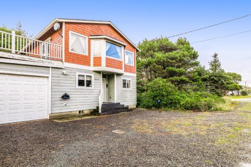 Rockaway Beach House | Harvey's Nedonna Nest
