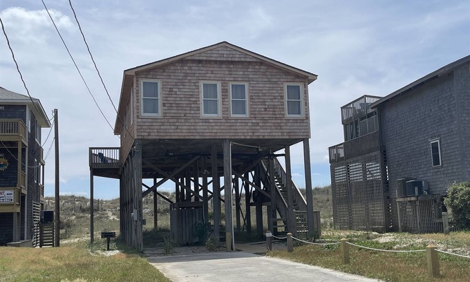 Hatteras Cottage | Hatteras Jack Oceanfront Cottage with a great ocean view!