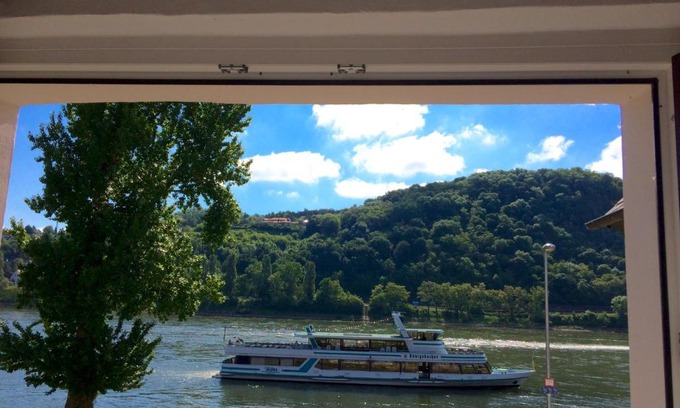 Neuendorf Apartment | Haus am Ufer mit Rheinpanoramablick