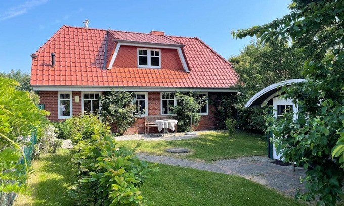 Emmelsbuell-Horsbuell House | Haus Benninghusumer Deichweg, eingezäunt, Hunde Willkommen, Kamin, ruhig gelegen, WLAN