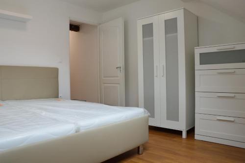 Szombathely Apartment | Haus Im Zentrum M - 3 Schlafzimmer Wohnung
