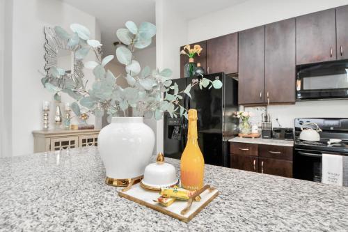 Braeswood Place Apartment | Haus of Blues* Walk to NRG* TX Med Center* Downtown