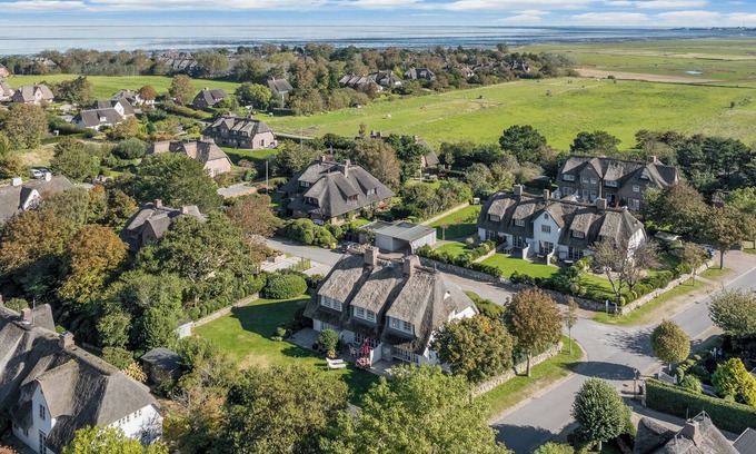 Keitum House | Haus Osterweg - Reetgedecktes Objekt im Ruhigen Südosten von Keitum