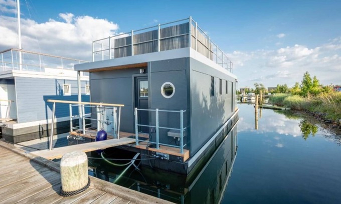 Kragenæs Boat Rental | Hausboot Rán für 5 Pers. mit Großzügiger Dachterrasse in Kragenæs auf Lolland