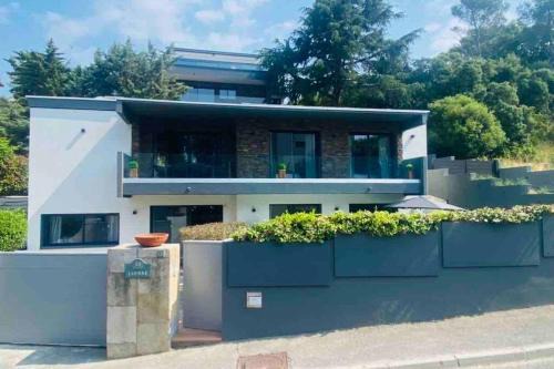 Saint-Raphael Apartment | Haut de villa de charme - 3 chambres 6pers