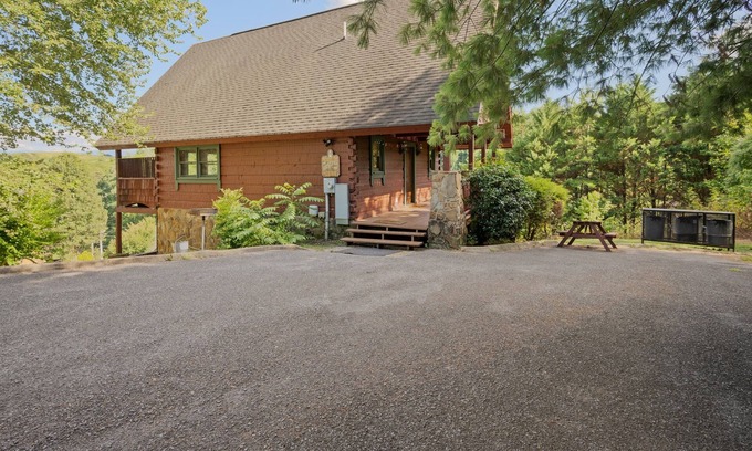 Sevierville Cabin | Have An Amazing Time – Hot Tub & Perfect Location
