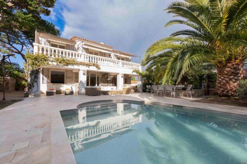 Cap-d'Antibes Villa | Haven of peace in Cap d'Antibes heated swimming pool close to the beaches