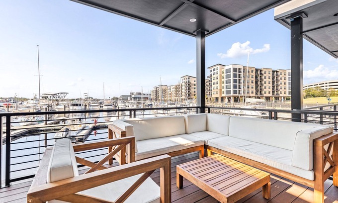 Downtown Wilmington Apartment | Haven @ The Cove Riverwalk Villas