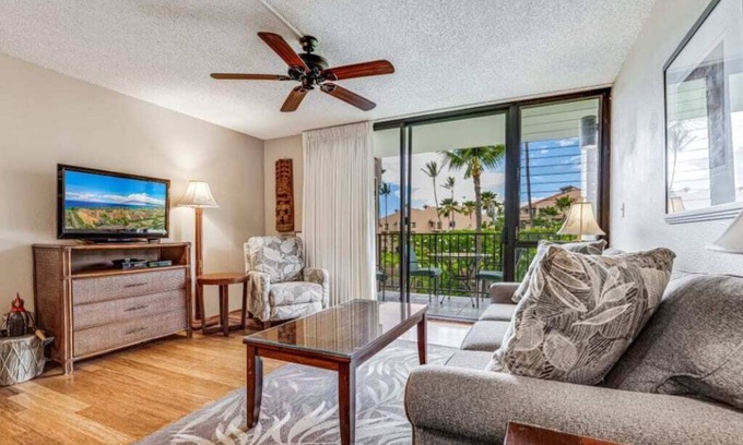 Kihei Condo | Hawaii Décor W/Kitchen, Lanai, WiFi–Kamaole Sands