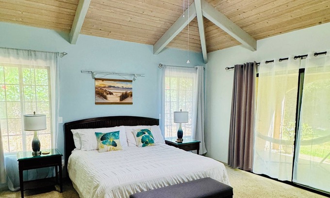 Francolin Place House | Hawaiian Family Paradise Retreat – Near Beach & Golf!