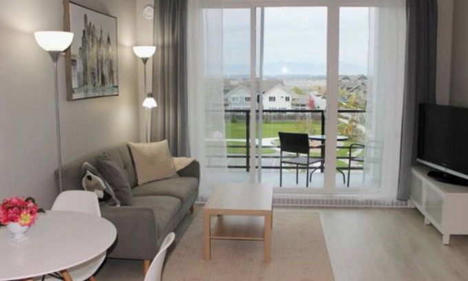 Tsawwassen Apartment | Hawk Hawk Lane