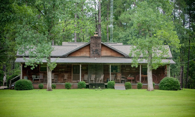 Eufaula Cabin | Hawkins Ridge Lodge - Enjoy the Southern Comfort living