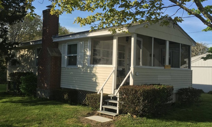 Old Lyme Cottage | Hawks Nest Beach Cottage-Views of Long Island Sound-Tranquil+Relaxing-3br
