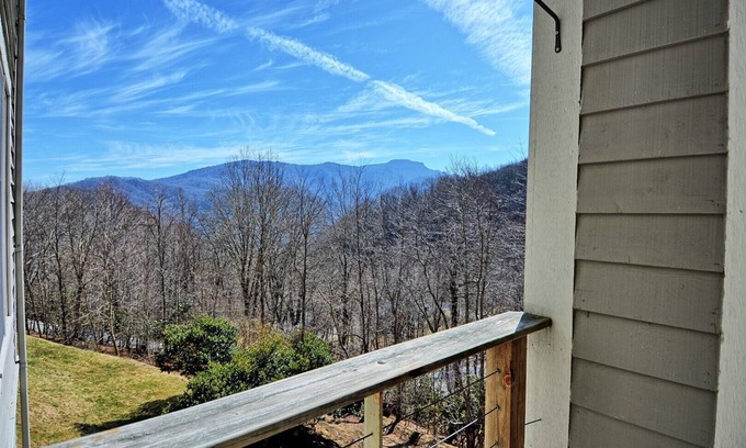 Seven Devils Condo | Hawks Peak Condo-Open for Bookings! Updated Condo, near Snow Tubing/Skiing