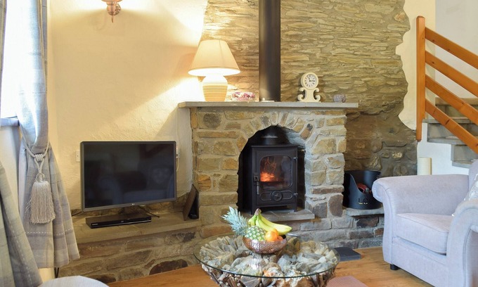 Dinas Cross Cottage | Hay Barn - Dinas Country Club