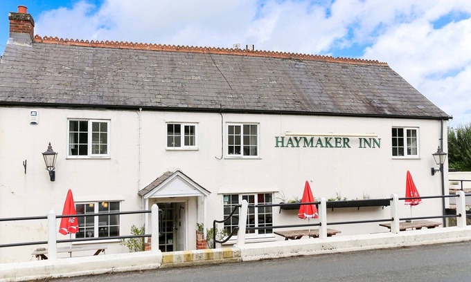 Wadeford Hotel | Haymaker Inn