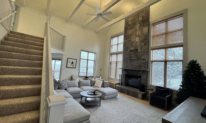 Wilmington House | Haystack Highlands on Haystack golf course. Ski, Hot tub, Sauna, Tennis