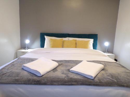 Stoke-on-Trent Apartment | Hazelhurst House - 4 bedrooms 2 bathrooms