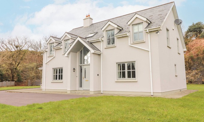 Reenascreena House | HAZELWOOD, family friendly, with open fire in Leap, County Cork