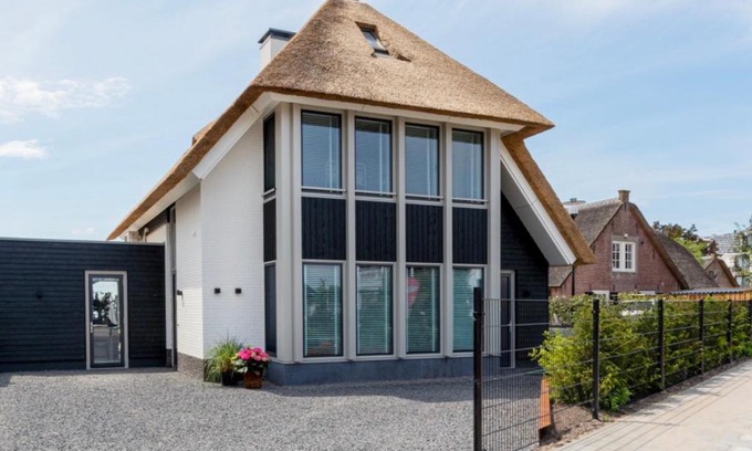 Oud-Loosdrecht Villa | HC Villas