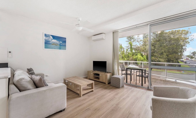 Port Macquarie Apartment | Headlands 12 - Coastal 2 bedroom unit located in Port Macquarie CBD