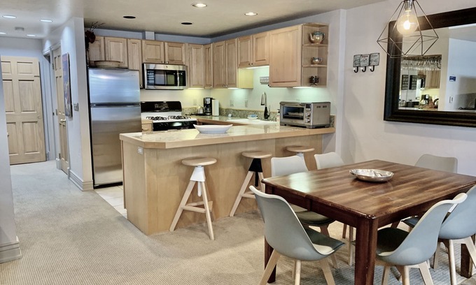 Aspen Condo | Heart of Aspen 2BR/2BA — Walk to Gondola, Quiet & Convenient