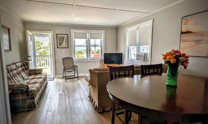 North Beach Haven Apartment | Heart of Beach Haven w/Bay view