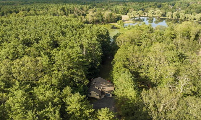 Catskill House | Heart of Catskills:Pond Views,Backyard Dining+BBQ.
