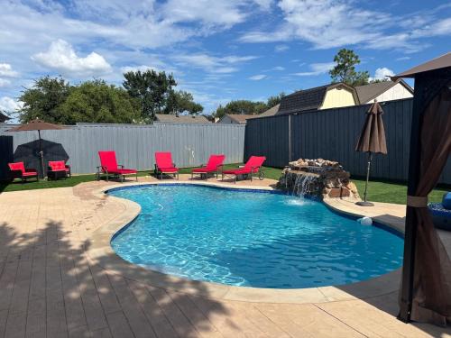 South Arlington House | Heart of DFW-ATT Stadium, Pool, Comfort, Peaceful