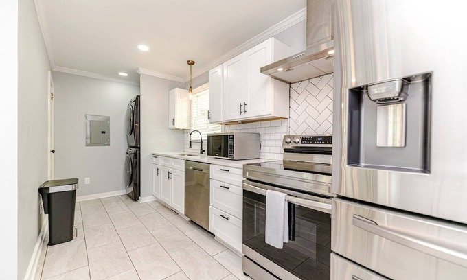 Southern Pines House | Heart of Downtown- Near golfing, bars, and restaurants!