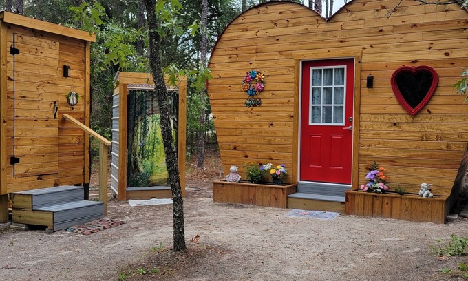 Dunnellon Cottage | Heart of Dunnellon cabin
