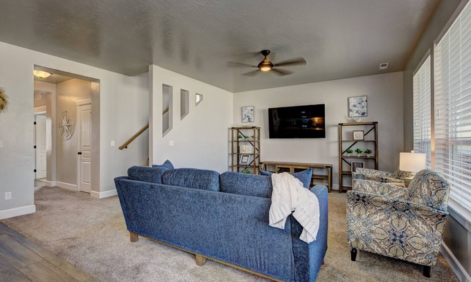 Eagle House | Heart of Eagle, 5 bedrooms + 2 miles to Greenbelt!