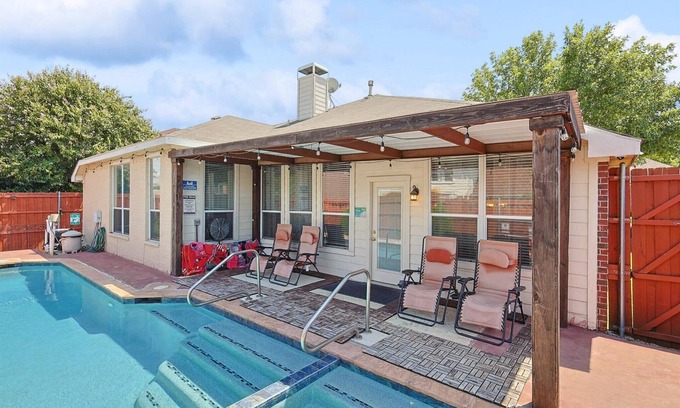 South Arlington House | Heart of Grand Prairie, 4BD with Pool & Game Room