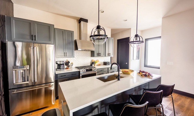 Edgehill Cottage | Heart of Gulch - 4 Min to Broadway - Designer Home