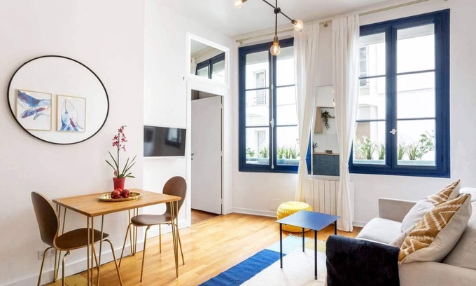 Paris City Center Apartment | Heart of paris Louvre, Palais Royal 1 bedroom, bail mobilité