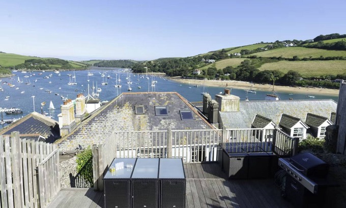 Salcombe House | Heart of Salcombe | Estuary Views | Spa Facilities