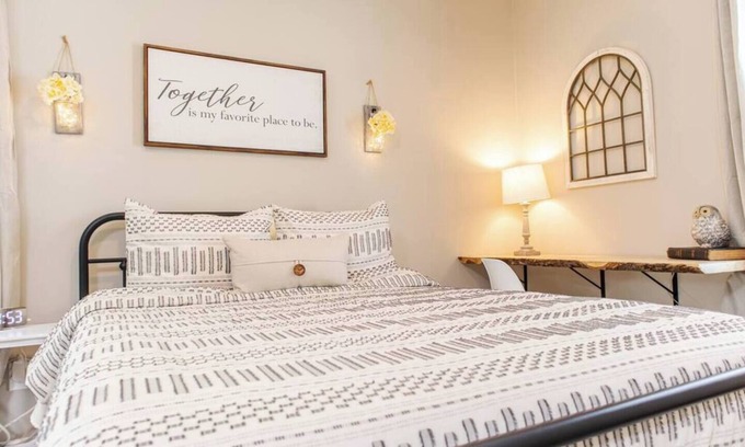 Montgomery Apartment | Heart of the City | Cozy Urban Getaway