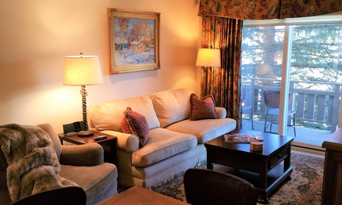 Vail Condo | Heart of Village 2 Minute Walk to Gondola